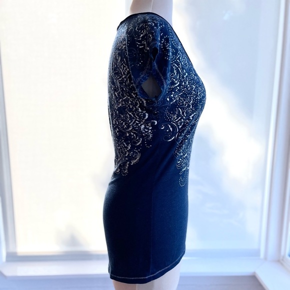 Maurices V-Neck Embellished Graphic Fitted T-Shirt Blue/Silver, Size XS - Picture 3 of 10